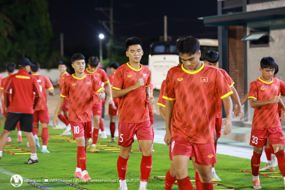 U17 Việt Nam tập buổi đầu tiên khi sang Thái Lan dự VCK U17 châu Á 2023